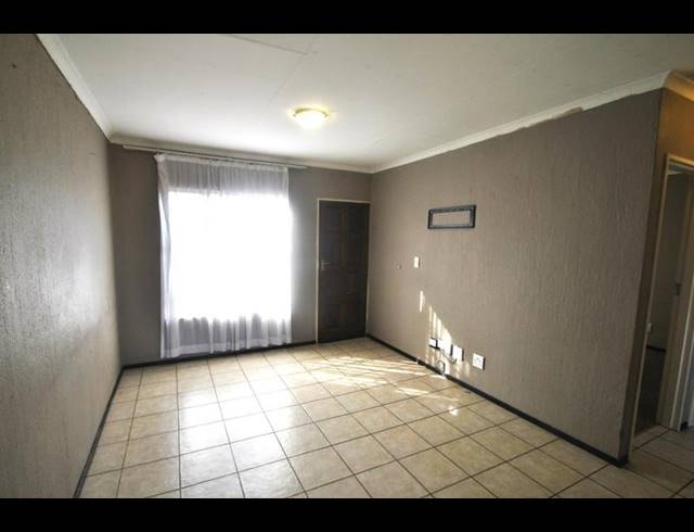 2 BEDROOM TOWNHOUSE FOR SALE IN DAWN PARK